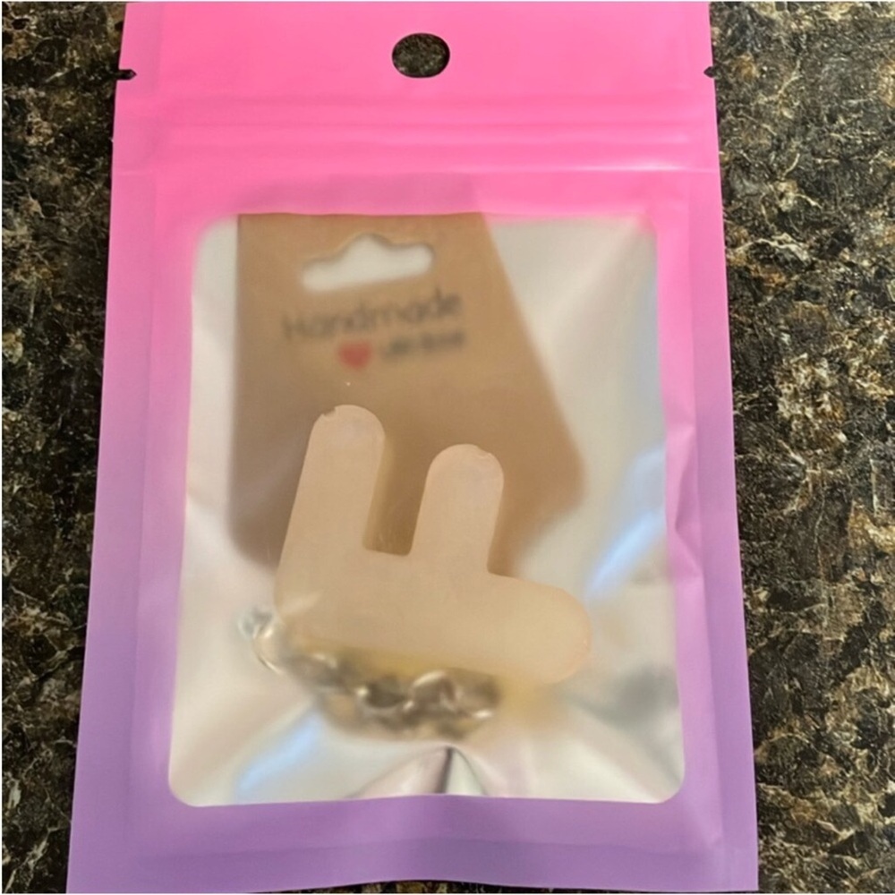 3/$15 ❤️ Cream letter F keychain thick acrylic new